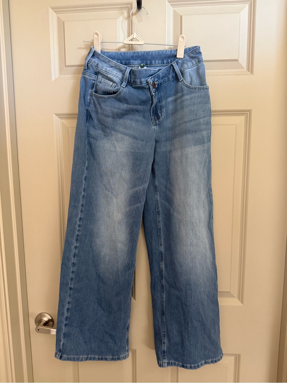 BUNDLE TWO HALARA Two-Tone Wide Leg Jeans in Light and Medium Blue - Picture 2 of 7